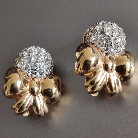 Vintage Nina Ricci Bow Tie Earrings - Picture 5 of 14